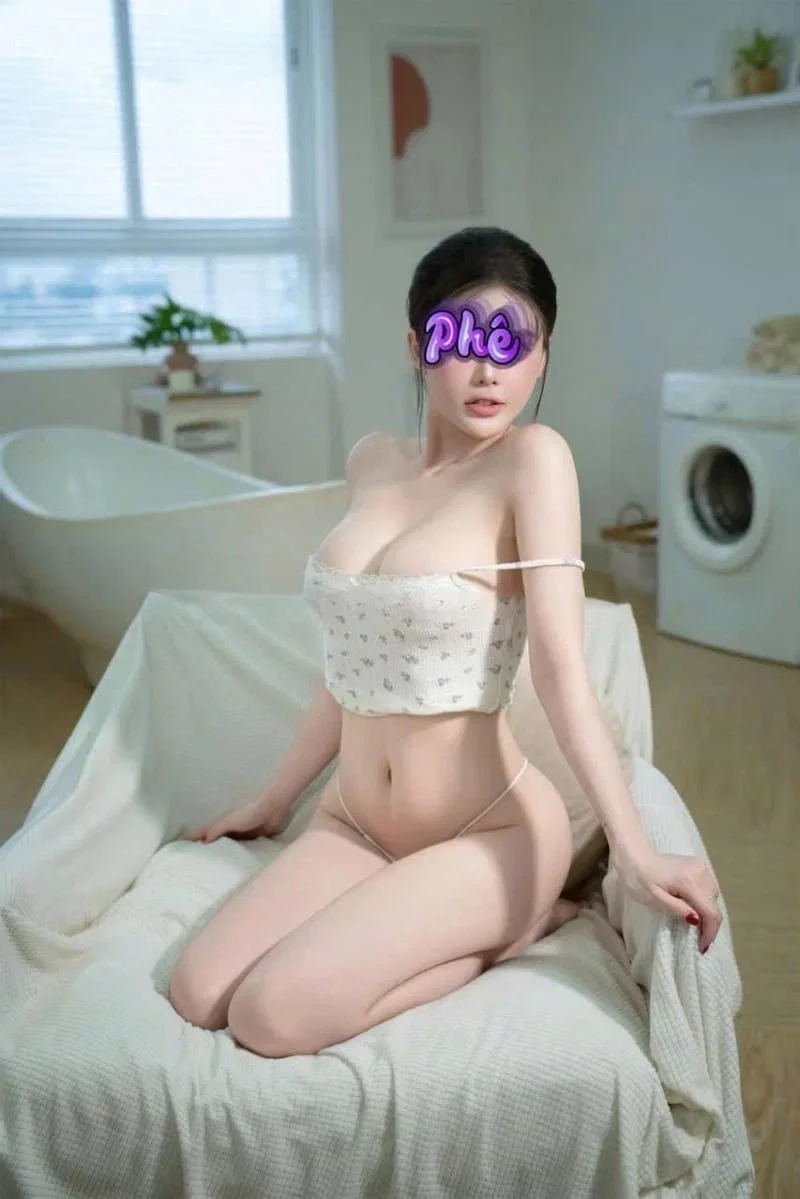 Quỳnh Anh- cô này ngoan xinh iu, dâm ngon !!!